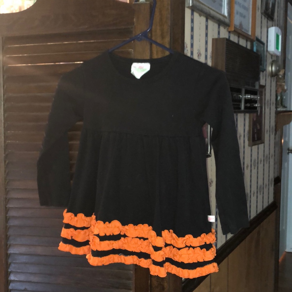 A black and orange outfit